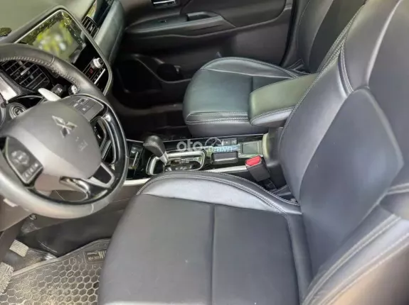 Mitsubishi Outlander 2.0 CVT 2021 - Xe 7 chỗ rộng rãi, siêu lướt