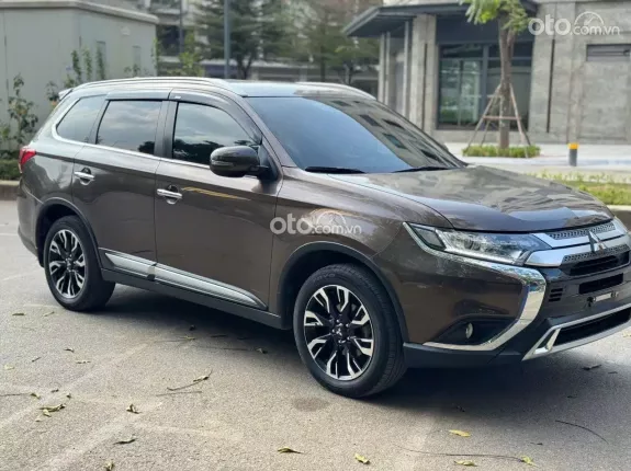 Mitsubishi Outlander 2.0 CVT 2021 - Xe 7 chỗ rộng rãi, siêu lướt