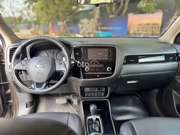 Mitsubishi Outlander 2.0 CVT 2021 - Xe 7 chỗ rộng rãi, siêu lướt