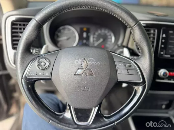 Mitsubishi Outlander 2.0 CVT 2021 - Xe 7 chỗ rộng rãi, siêu lướt
