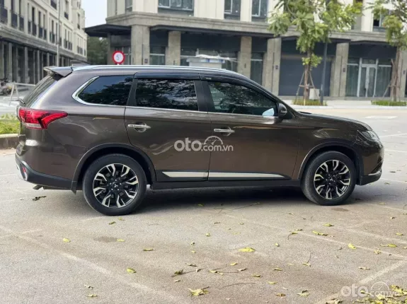 Mitsubishi Outlander 2.0 CVT 2021 - Xe 7 chỗ rộng rãi, siêu lướt
