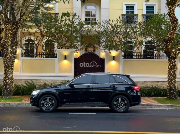 Mercedes-Benz GLC 300 4Matic 2022 - Xe lướt odo thấp, giá cực tốt