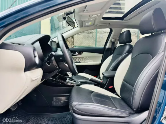 Kia K3 1.6 Luxury 2025 - Xe chưa nốt mũi đốt sơn zin 100%