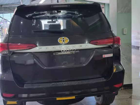 Toyota Fortuner 2.4 MT 4x2 2018 - Số sàn, máy dầu