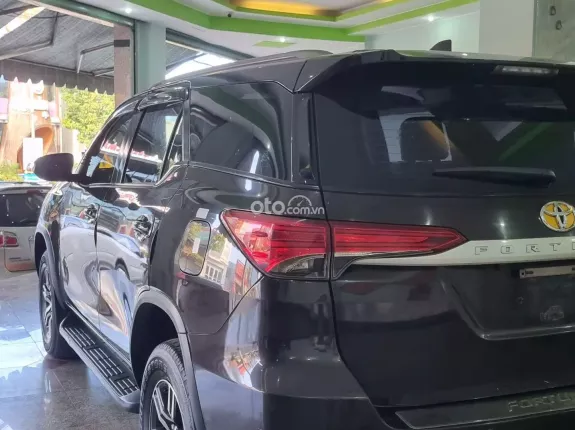 Toyota Fortuner 2.4 MT 4x2 2018 - Số sàn, máy dầu