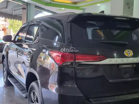 Toyota Fortuner 2.4 MT 4x2 2018 - Số sàn, máy dầu