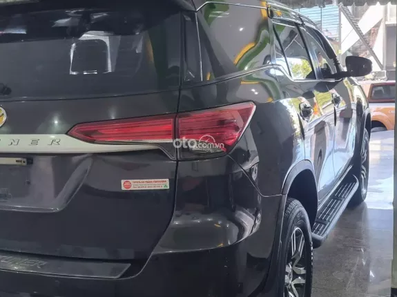 Toyota Fortuner 2.4 MT 4x2 2018 - Số sàn, máy dầu