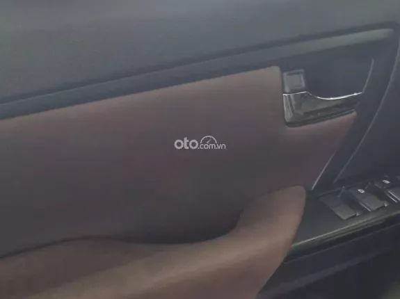 Toyota Fortuner 2.4 MT 4x2 2018 - Số sàn, máy dầu