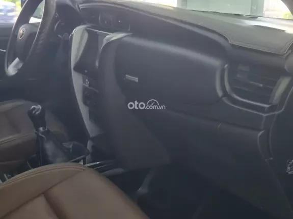 Toyota Fortuner 2.4 MT 4x2 2018 - Số sàn, máy dầu