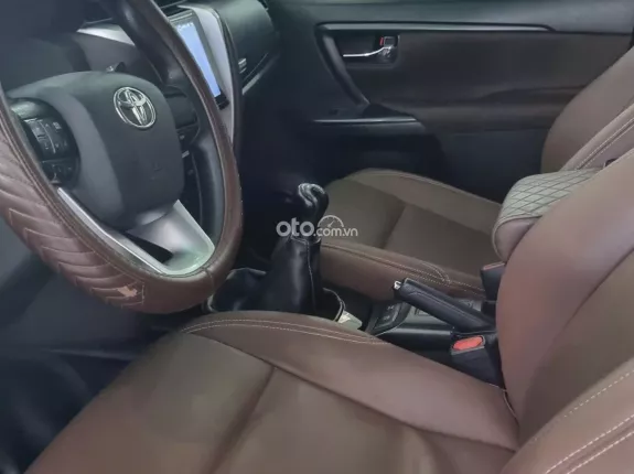 Toyota Fortuner 2.4 MT 4x2 2018 - Số sàn, máy dầu
