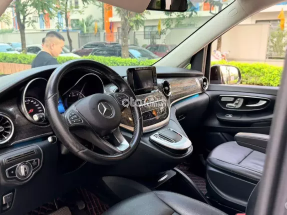 Mercedes-Benz V250 Luxury 2021 - Xe 7 chỗ cao cấp đã qua sử dụng giá tốt