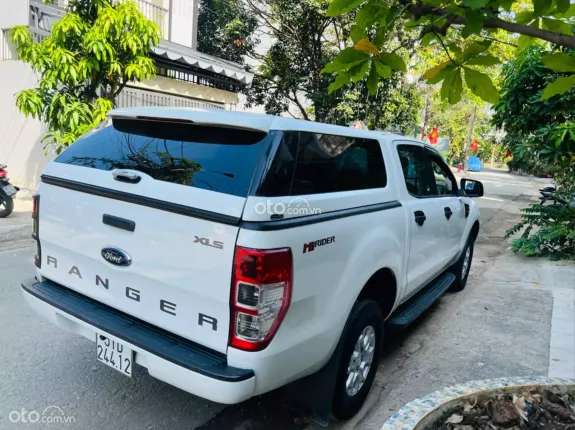 Ford Ranger XLS 2.0L 4x2 AT 2017 - Giá tốt