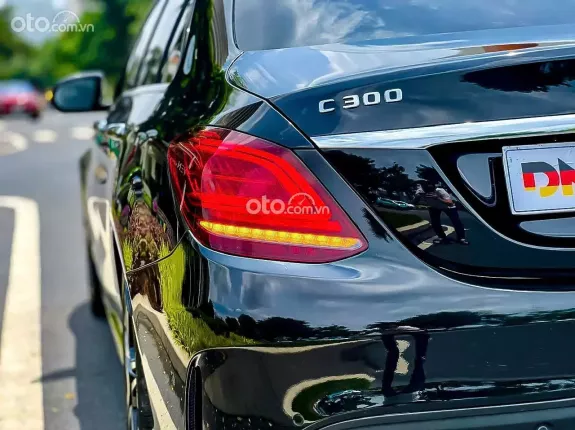 Mercedes-Benz C300 AMG 2020 - Xe đẹp như mới, trang bị full option hiện đại