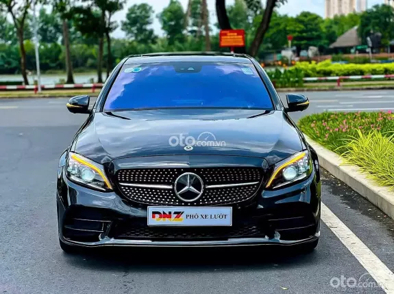 Mercedes-Benz C300 AMG 2020 - Xe đẹp như mới, trang bị full option hiện đại