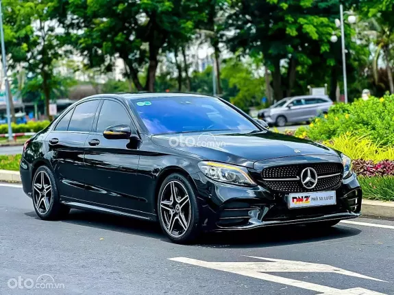 Mercedes-Benz C300 AMG 2020 - Xe đẹp như mới, trang bị full option hiện đại