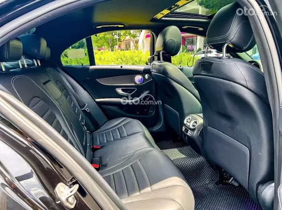 Mercedes-Benz C300 AMG 2020 - Xe đẹp như mới, trang bị full option hiện đại