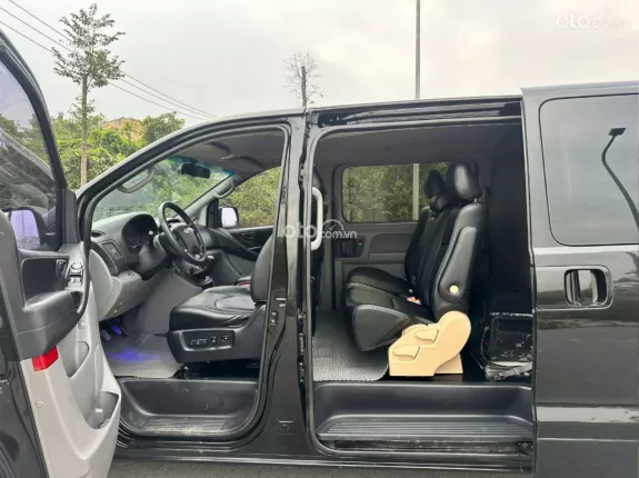 Hyundai Grand Starex 2.5 MT 2008 - Bán Huyndai Starex chở tiền 5 chỗ, đời 2008, xe ko niên hạn, máy dầu