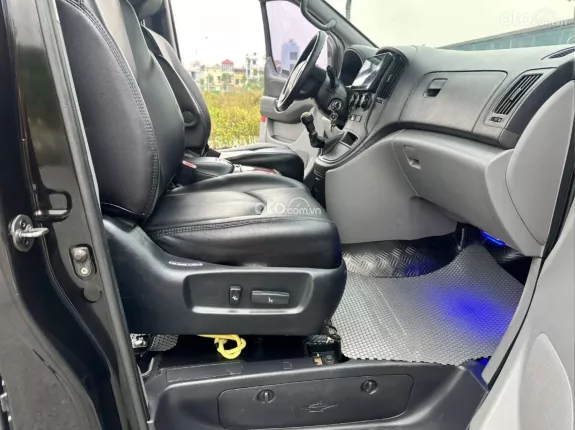 Hyundai Grand Starex 2.5 MT 2008 - Bán Huyndai Starex chở tiền 5 chỗ, đời 2008, xe ko niên hạn, máy dầu