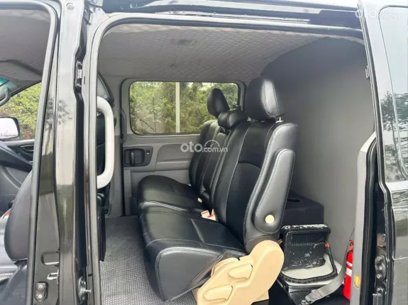 Hyundai Grand Starex 2.5 MT 2008 - Bán Huyndai Starex chở tiền 5 chỗ, đời 2008, xe ko niên hạn, máy dầu