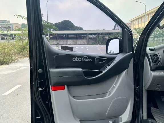 Hyundai Grand Starex 2.5 MT 2008 - Bán Huyndai Starex chở tiền 5 chỗ, đời 2008, xe ko niên hạn, máy dầu