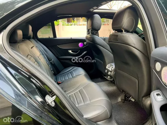 Mercedes-Benz C300 AMG 2020 - Black Edition cực ngầu