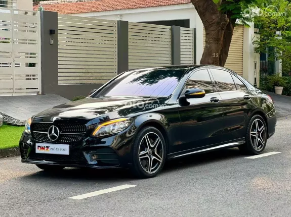 Mercedes-Benz C300 AMG 2020 - Black Edition cực ngầu