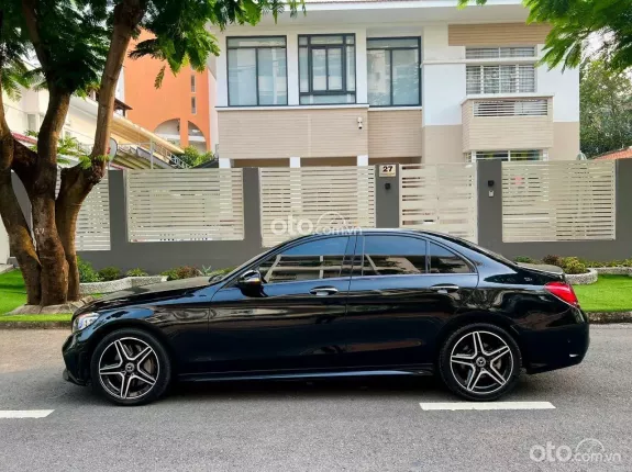 Mercedes-Benz C300 AMG 2020 - Black Edition cực ngầu