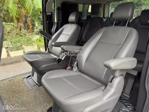 Ford Tourneo Titanium 2019 - Xe cực đẹp, chủ đi giữ gìn