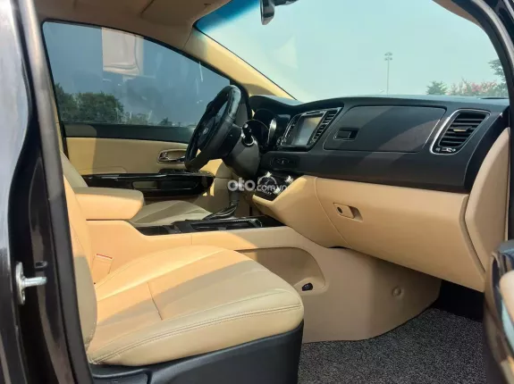 Kia Sedona 2.2 DAT 2018 - Do chỉ 140.000 km, gầm bệ chắc, vận hành êm