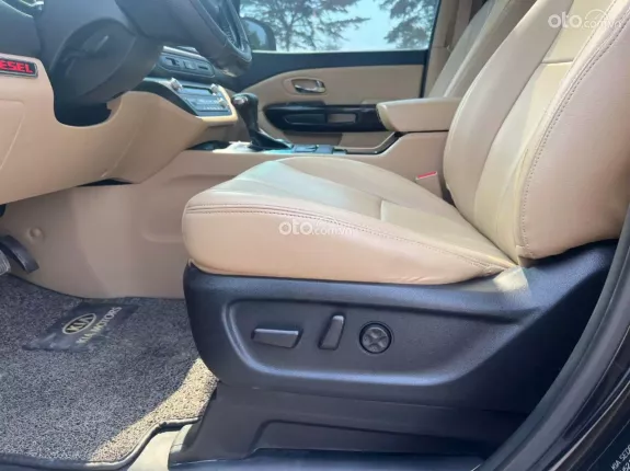 Kia Sedona 2.2 DAT 2018 - Do chỉ 140.000 km, gầm bệ chắc, vận hành êm