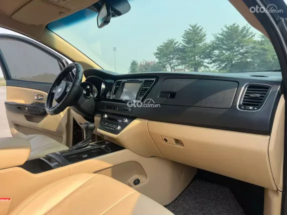 Kia Sedona 2.2 DAT 2018 - Do chỉ 140.000 km, gầm bệ chắc, vận hành êm