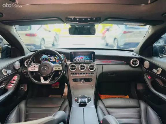 Mercedes-Benz GLC 300 2021 - Xe sang trọng màu trắng nội thất đen