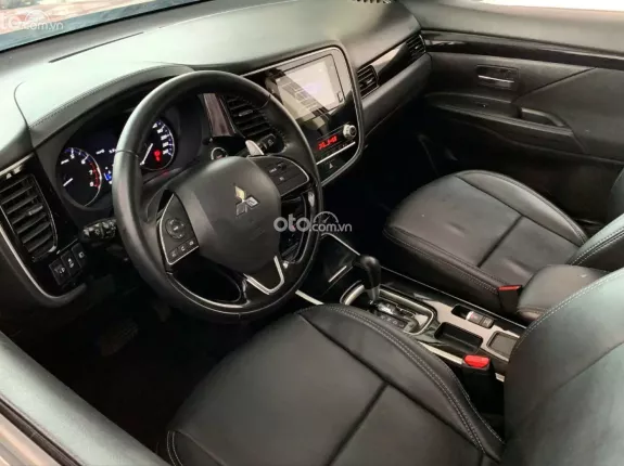Mitsubishi Outlander 2.0 CVT 2021 - Giá rẻ cần bán gấp