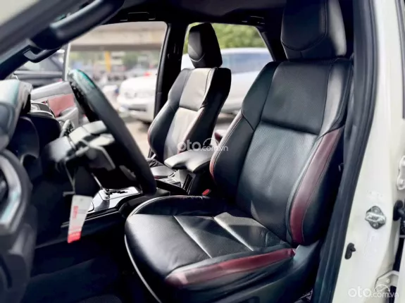 Toyota Fortuner 2.4 AT 4x2 Legender 2021 - Odo 7v km cực đẹp