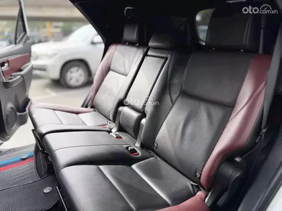 Toyota Fortuner 2.4 AT 4x2 Legender 2021 - Odo 7v km cực đẹp