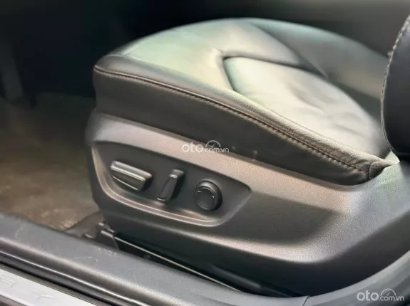 Toyota Camry 2.0G 2020 - Odo 8v cực chất