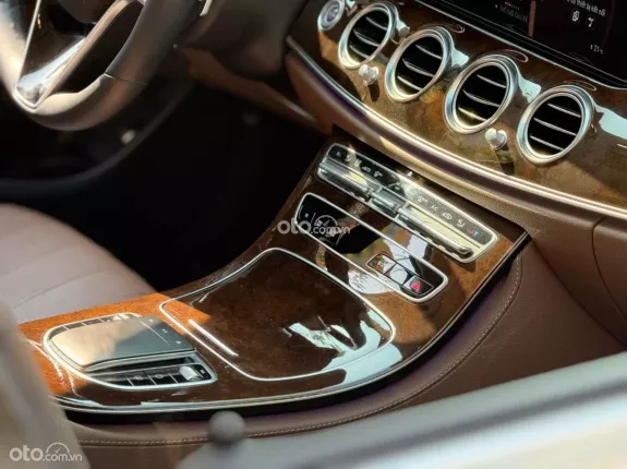 Mercedes-Benz E200 Exclusive 2021 - Phiên bản cao cấp giá cực tốt