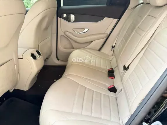 Mercedes-Benz GLC 300 4Matic 2021 - Xe lướt 4 vạn km, giá cực tốt