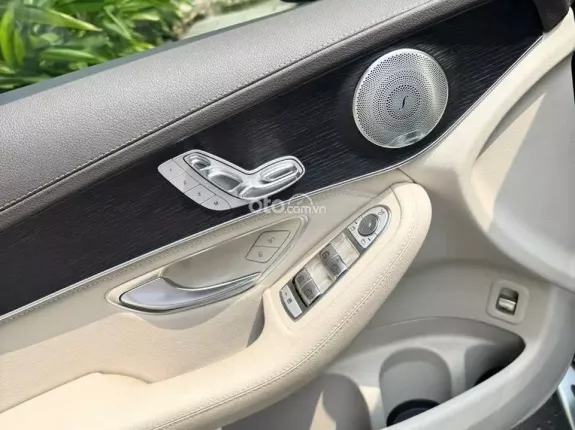 Mercedes-Benz GLC 300 4Matic 2021 - Xe lướt 4 vạn km, giá cực tốt