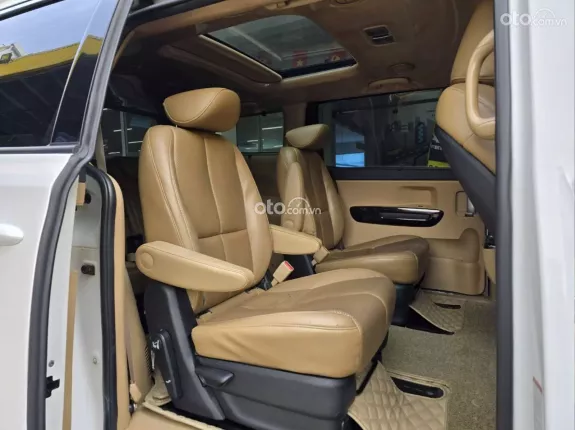 Kia Sedona 2.2 Luxury 2021 - Xe 7 chỗ rộng rãi, máy dầu bền bỉ, tiết kiệm nhiên liệu