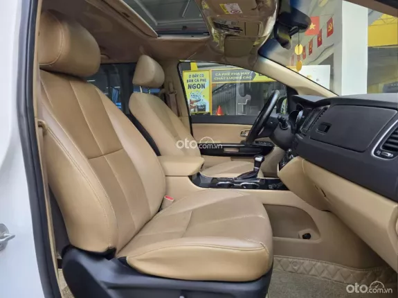 Kia Sedona 2.2 Luxury 2021 - Xe 7 chỗ rộng rãi, máy dầu bền bỉ, tiết kiệm nhiên liệu