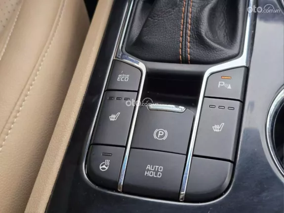 Kia Sedona 2.2 Luxury 2021 - Xe 7 chỗ rộng rãi, máy dầu bền bỉ, tiết kiệm nhiên liệu