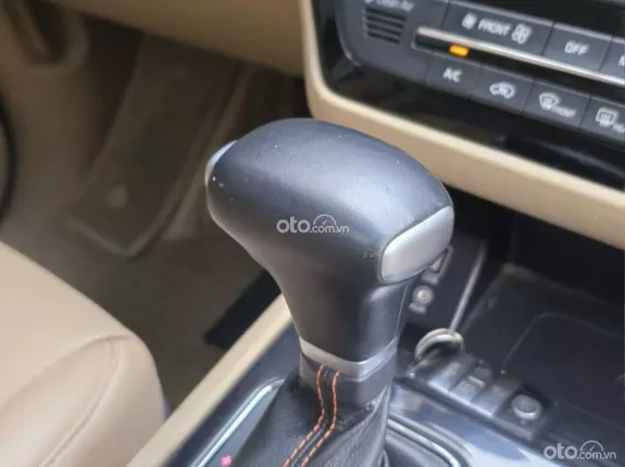 Kia Sedona 2.2 Luxury 2021 - Xe 7 chỗ rộng rãi, máy dầu bền bỉ, tiết kiệm nhiên liệu