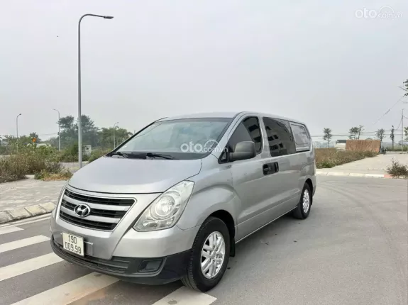 Hyundai Grand Starex 2.5 MT 2016 - Bán Starex tải van 6 chỗ, tải 670kg đời 2016, máy dầu, số sàn, nhập khẩu Hàn Quốc