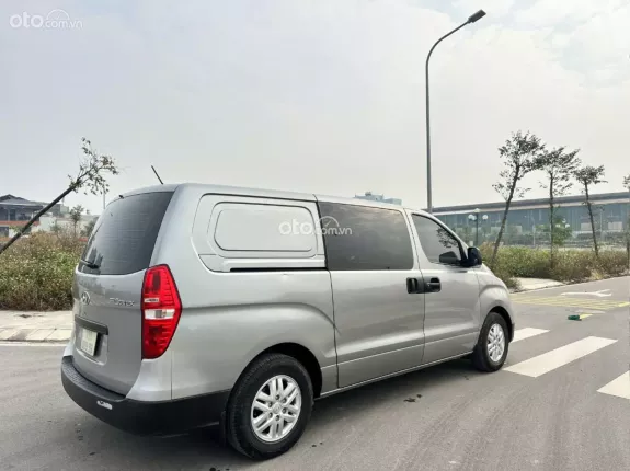 Hyundai Grand Starex 2.5 MT 2016 - Bán Starex tải van 6 chỗ, tải 670kg đời 2016, máy dầu, số sàn, nhập khẩu Hàn Quốc