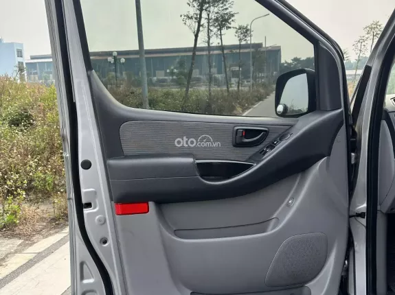 Hyundai Grand Starex 2.5 MT 2016 - Bán Starex tải van 6 chỗ, tải 670kg đời 2016, máy dầu, số sàn, nhập khẩu Hàn Quốc