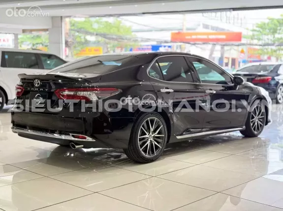 Toyota Camry 2.0Q 2022 - Xe zin nguyên bản theo hãng