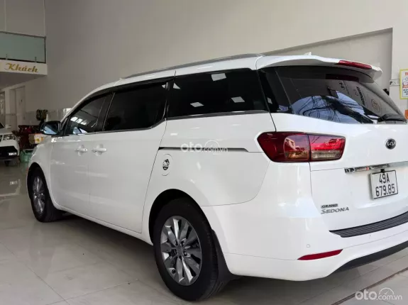 Kia Sedona 2.2 DAT 2015 - Xe như mới
