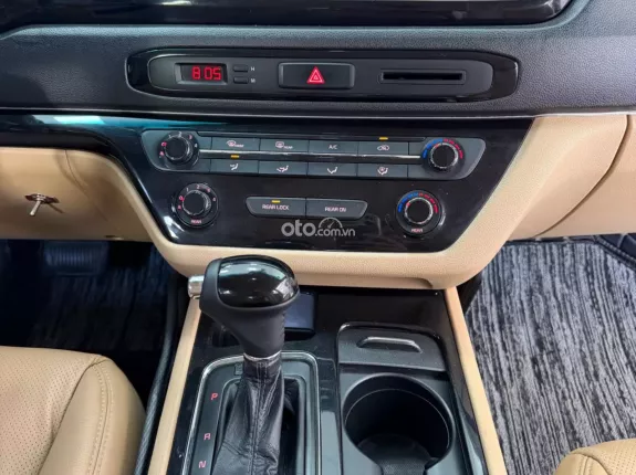 Kia Sedona 2.2 DAT 2015 - Xe như mới