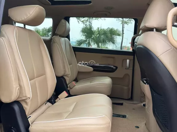 Kia Sedona 2.2 DATH 2017 - Chạy 12 vạn ko qua kinh doanh rất mới